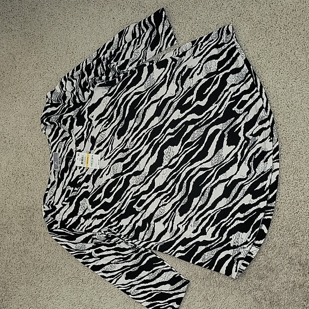 JM Collection Tee Size Medium New with Tags
